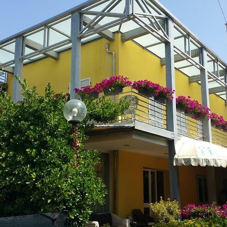 Hotel Illi Marina di Massa Exterior foto